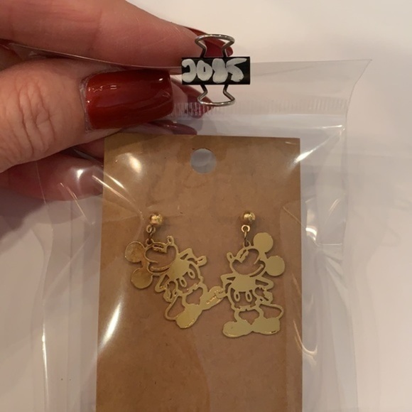 💐5/25 Disney Mickey Mouse gold tone earrings - Picture 6 of 6